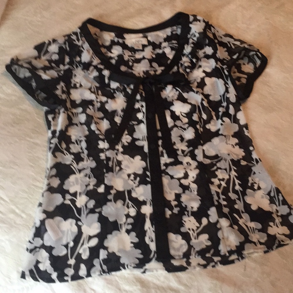 Black and short sleeve blouse